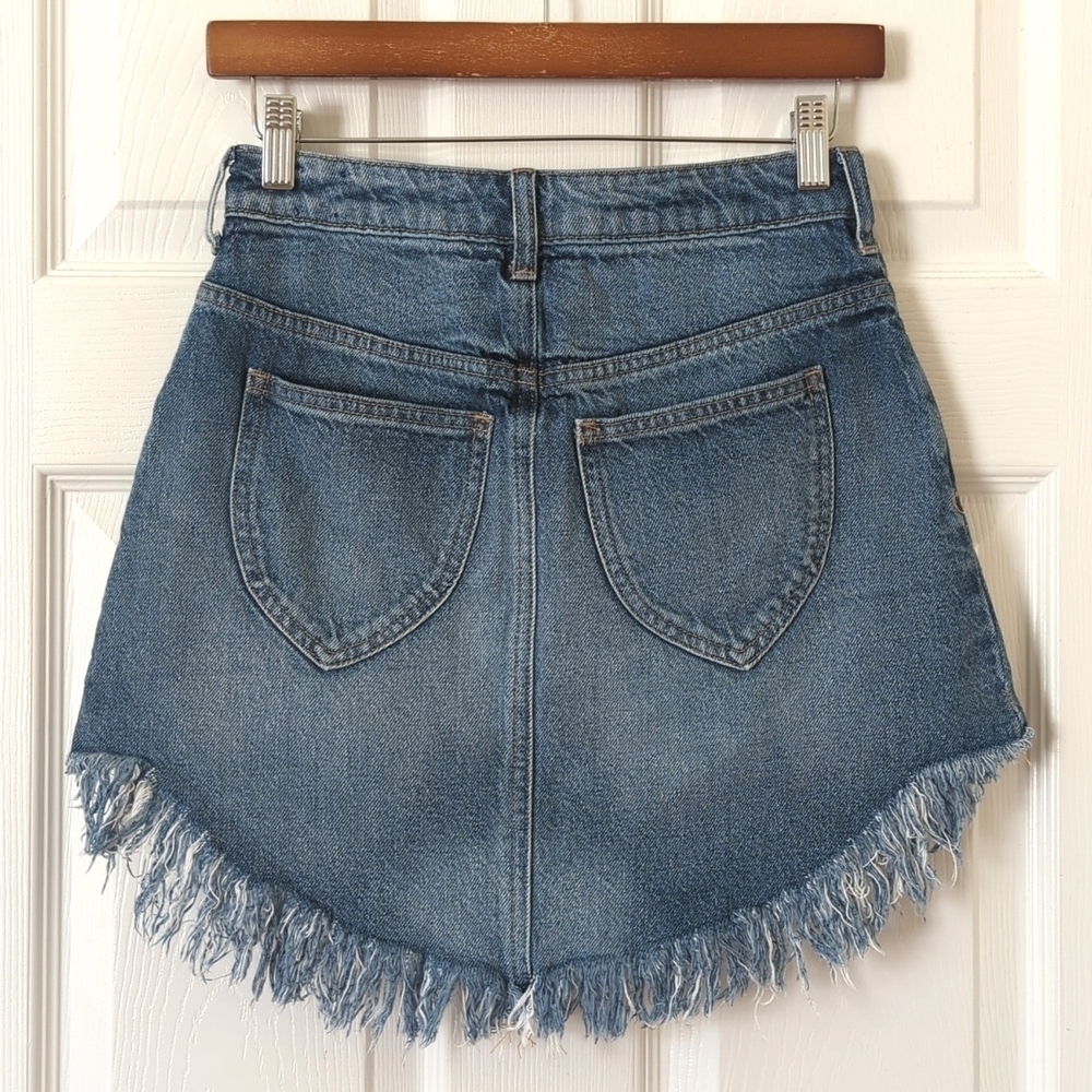 We The Free Bailey Medium Wash High Waisted Frayed Raw Hem Denim Mini Skirt 25 - Picture 10 of 12